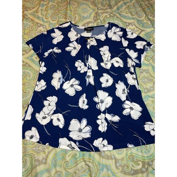 Liz Claiborne Tops - Liz Claiborne Blue & White Floral Top